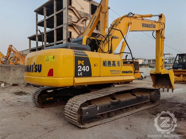 Japan Used Komatsu PC240 PC240-8 Medium Excavator 24ton Second Hand Komatsu 240 240-8 Earth Moving Digger Construction Machinery