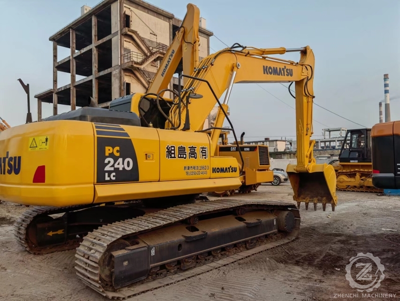 Japan Used Komatsu PC240 PC240-8 Medium Excavator 24ton Second Hand Komatsu 240 240-8 Earth Moving Digger Construction Machinery
